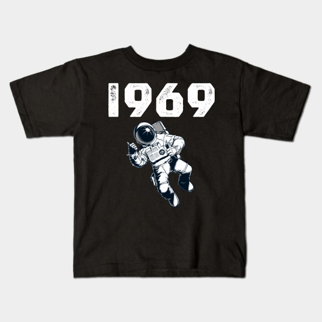 Apollo 11 Landing 51st Anniversary Man on the Moon - 1969 2020 DREAMS COME TRUE Kids T-Shirt by Printofi.com